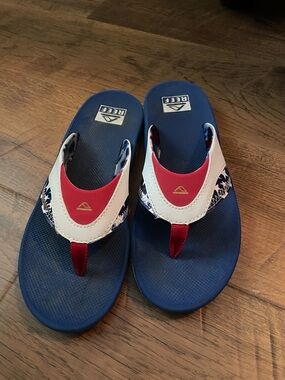 Reef Navy Blue Red White Patterned Strap Flip Flops